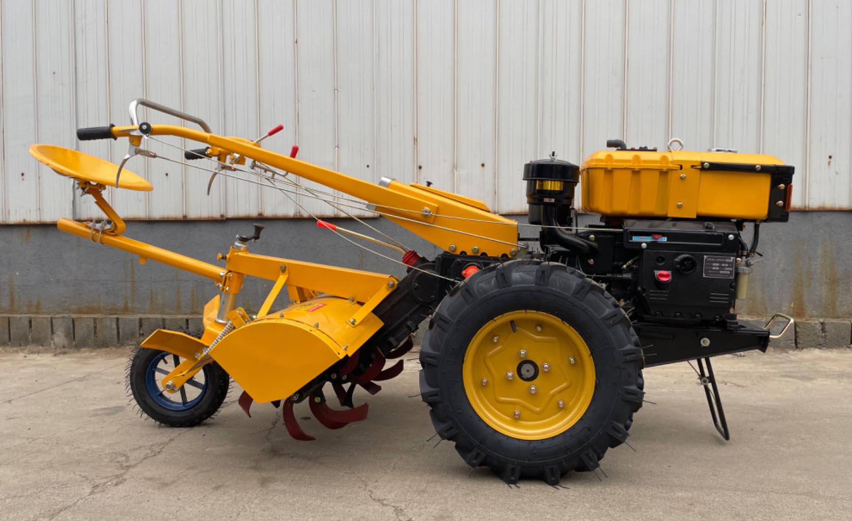 Three Wheel  Walking Tractor 3